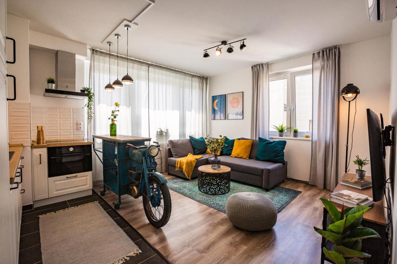 Stylish Oasis Central Apartment With Ac And Parking Budapest Eksteriør billede