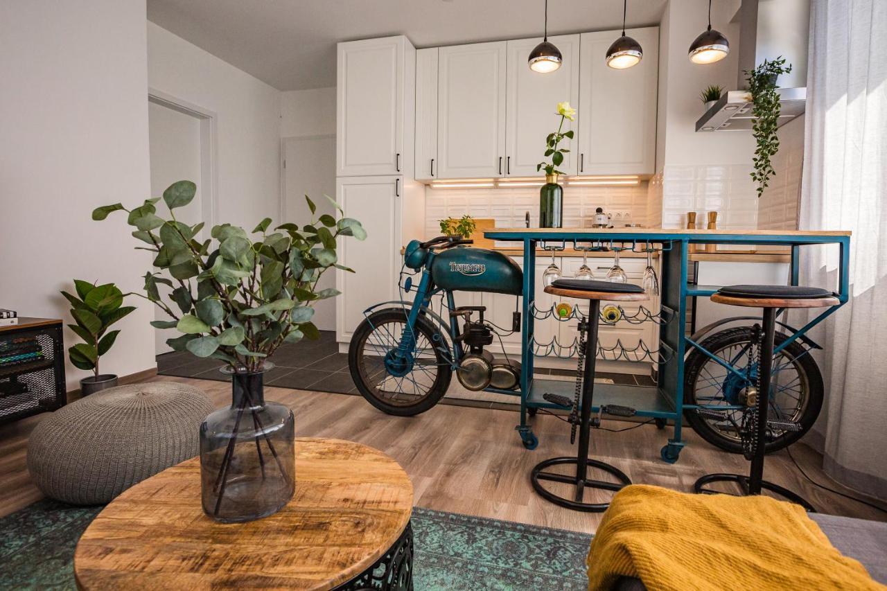 Stylish Oasis Central Apartment With Ac And Parking Budapest Eksteriør billede